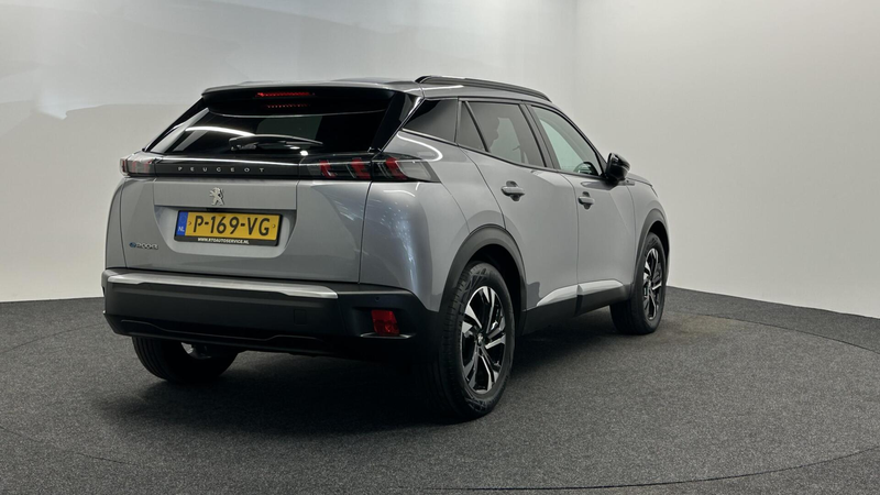 Peugeot e-2008 EV Allure Pack 50 kWh 3 FASE CAMERA ECC CRUISE CAR — photo 4