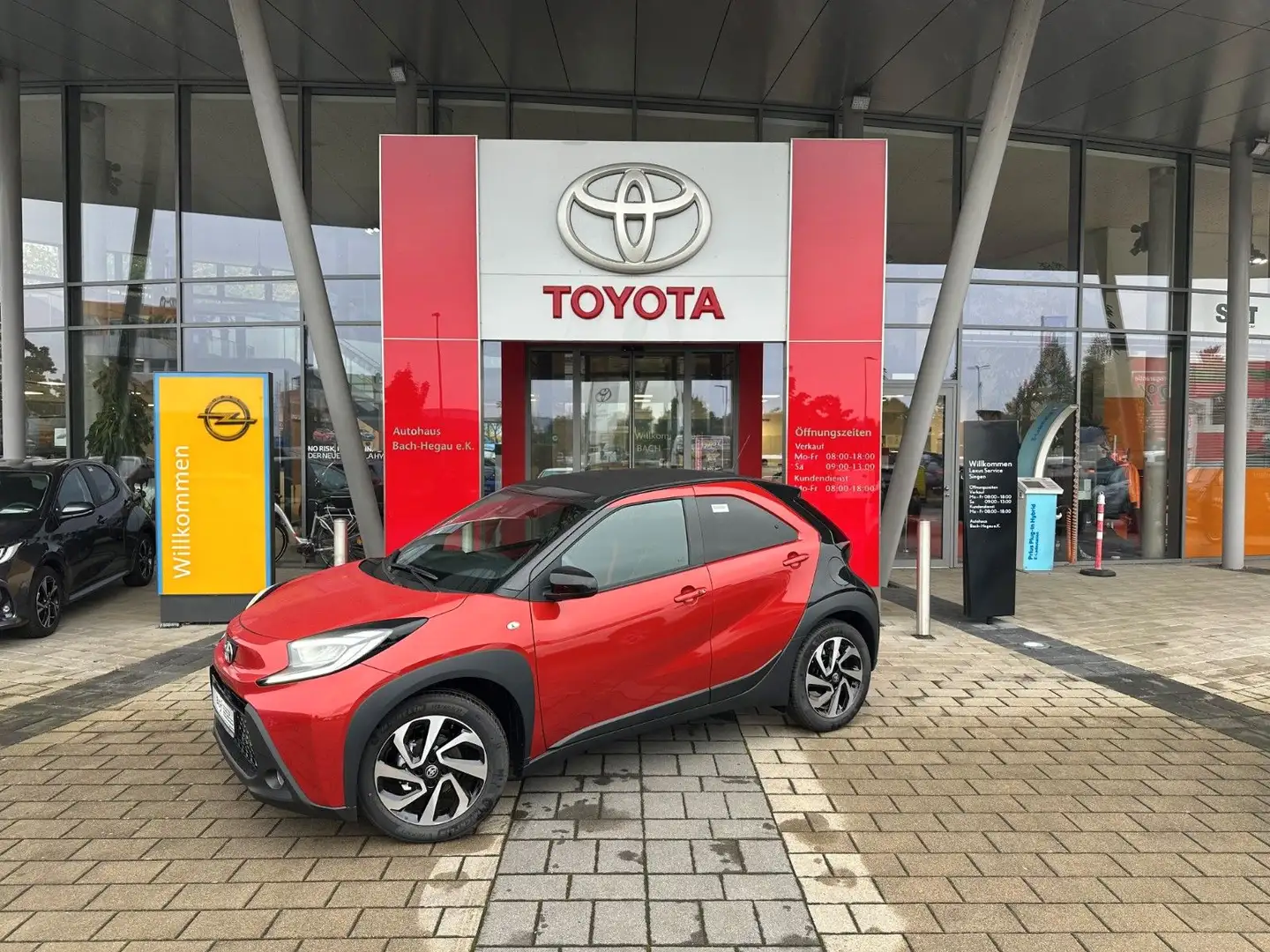 Toyota Aygo X 1,0 Air Teamplayer, APPLE, LED, KAMERA Червоний - 1