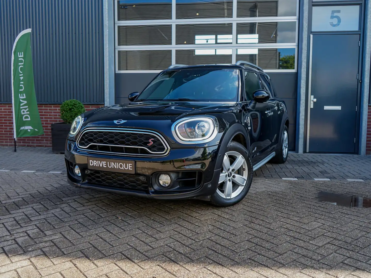 MINI Cooper S Countryman Mini 2.0 ALL4 Chili | Panoramadak | Keyless | Trek Zwart - 1
