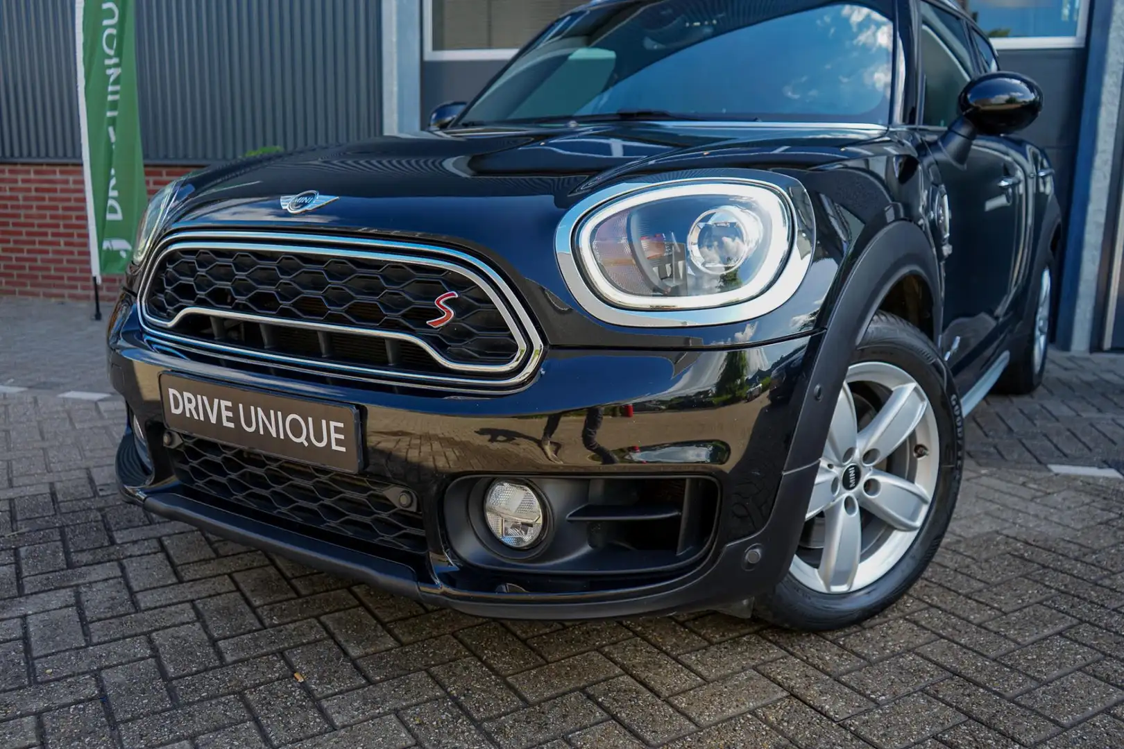 MINI Cooper S Countryman Mini 2.0 ALL4 Chili | Panoramadak | Keyless | Trek Zwart - 2