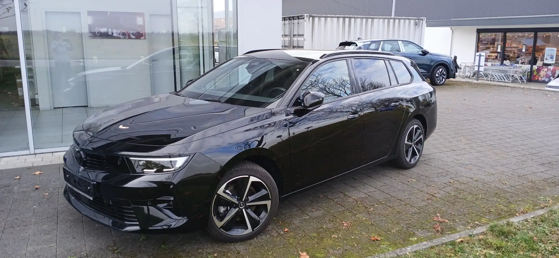 Opel Astra GS Schwarz - 1