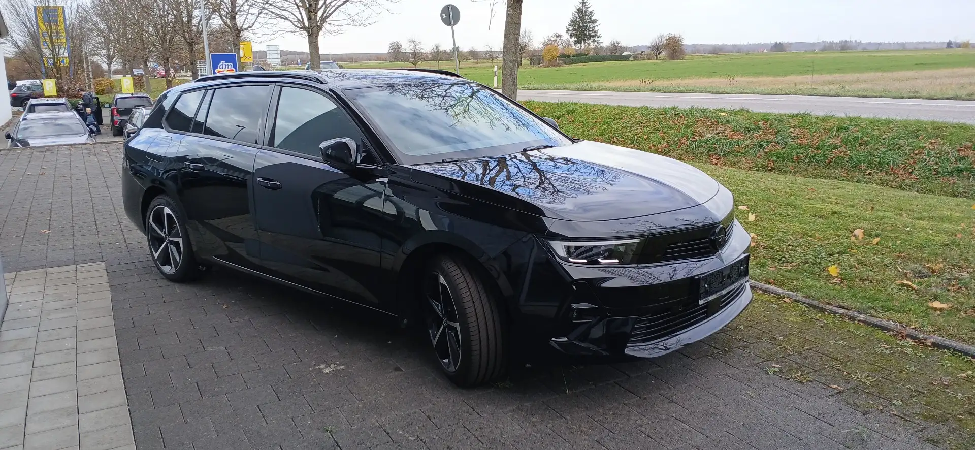 Opel Astra GS Schwarz - 2