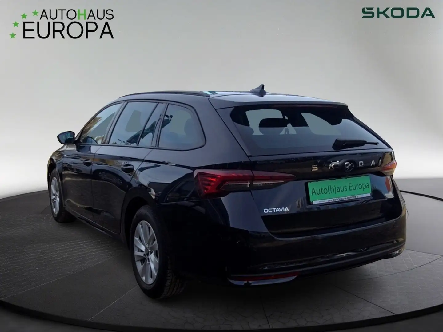 Skoda Octavia Combi 1.5 TSI DSG mHEV Selection KlimaA Kam SmartL Schwarz - 2