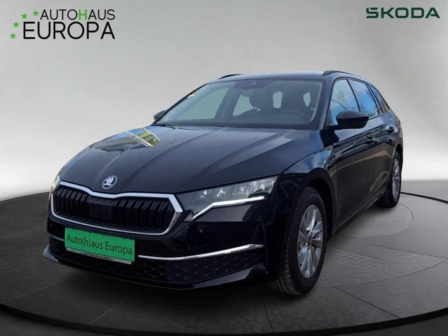 Skoda Octavia Combi 1.5 TSI DSG mHEV Selection KlimaA Kam SmartL Schwarz - 1