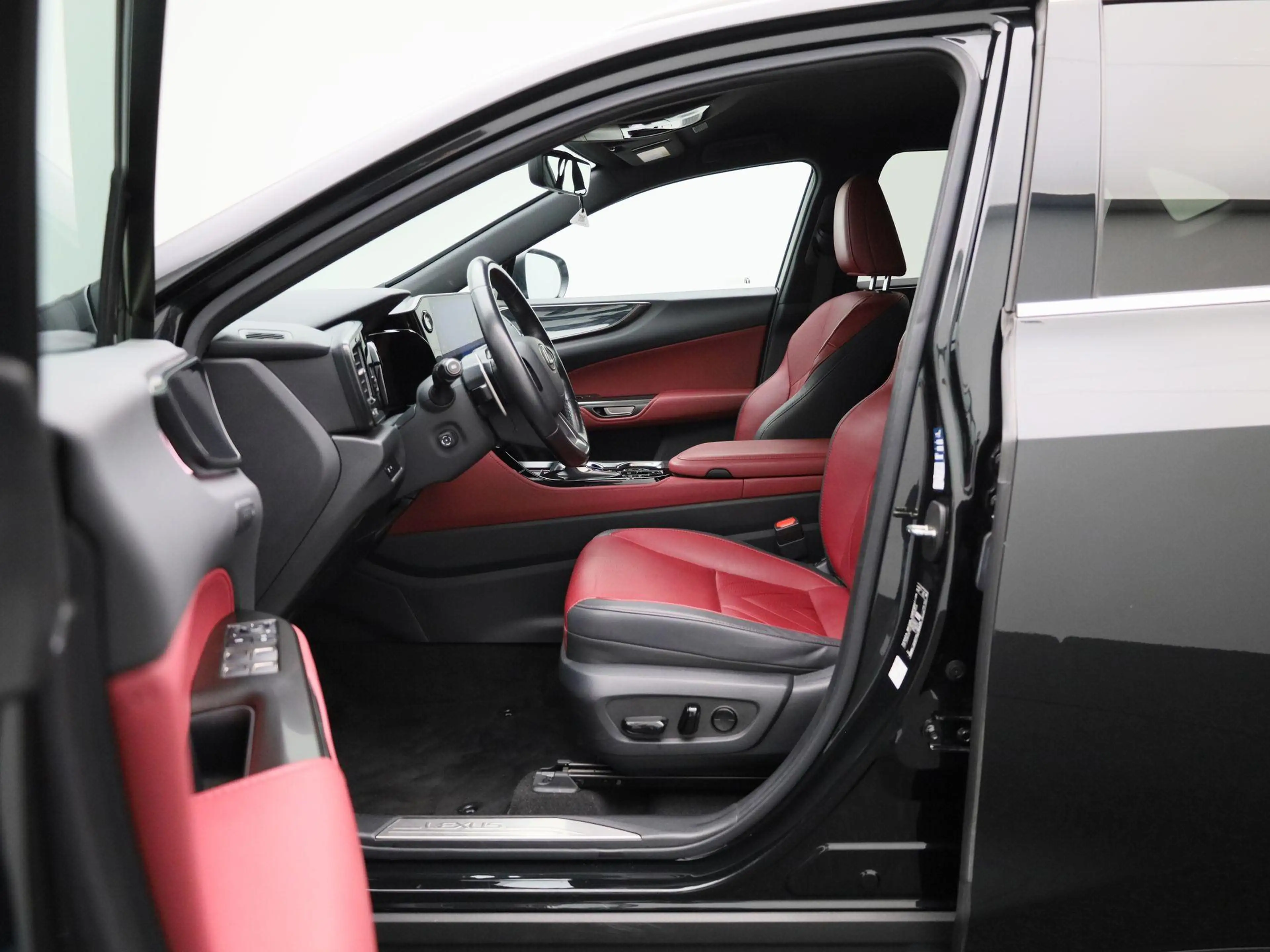 Lexus NX 450h+ NX Executive Line 4x4 ZETELVERWARMING - EN KOELING — photo 9