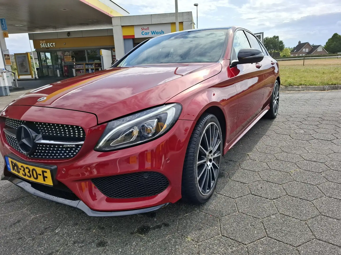 Mercedes-Benz C 180 Mercedes-Benz C-Klasse C180  AMG-Pakket 1.6 2017 R Rood - 1