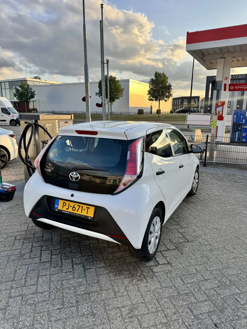 Toyota Aygo 1.0 VVT-i x-fun Wit - 2