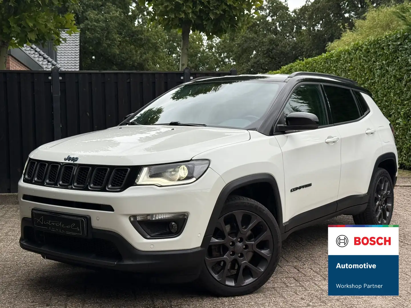 Jeep Compass 4xe 240 Plug-in Hybrid Electric S TREKHAAK Blanc - 1