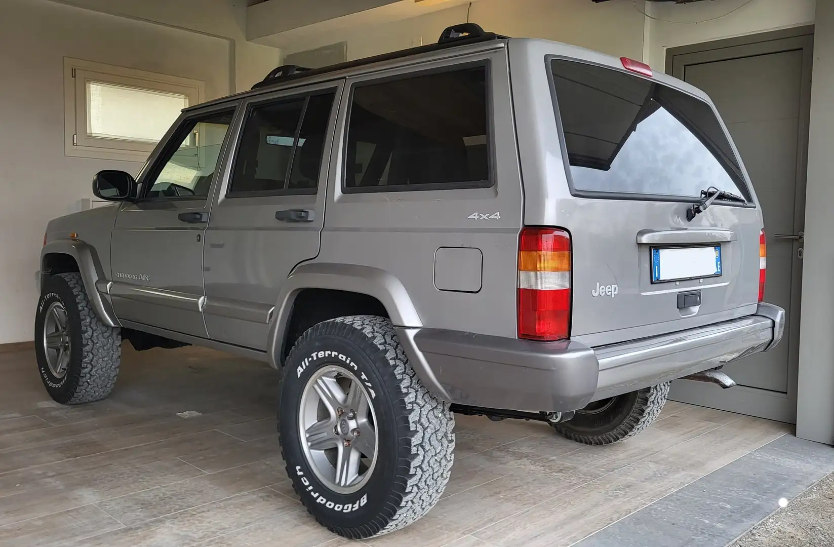 Jeep Cherokee 5p 2.5 td Classic - 2