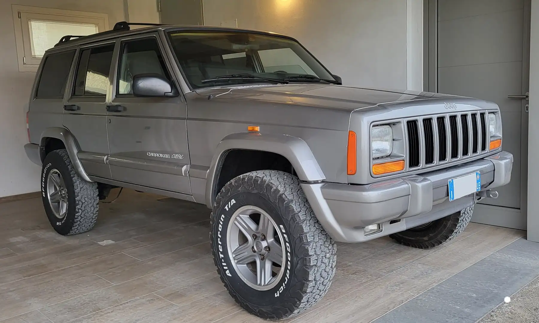 Jeep Cherokee 5p 2.5 td Classic - 1