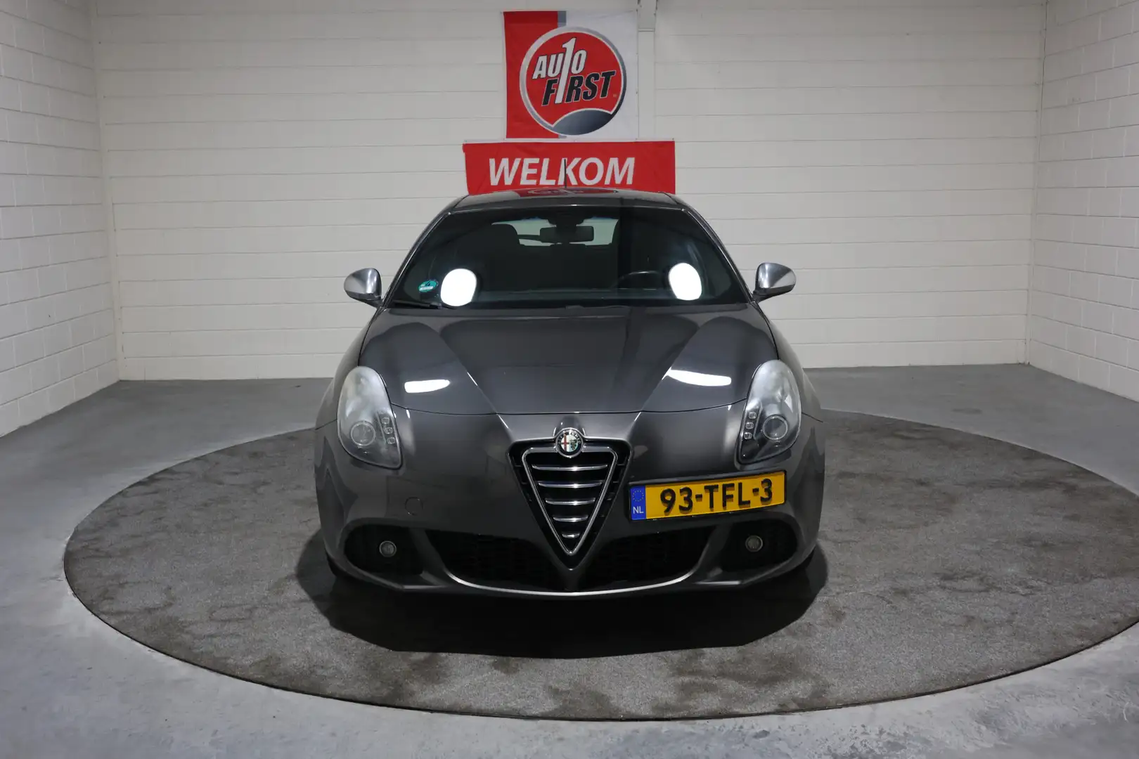 Alfa Romeo Giulietta 1.4 T Distinctive, 18 inch, Cruise, Climate, Half Grijs - 2