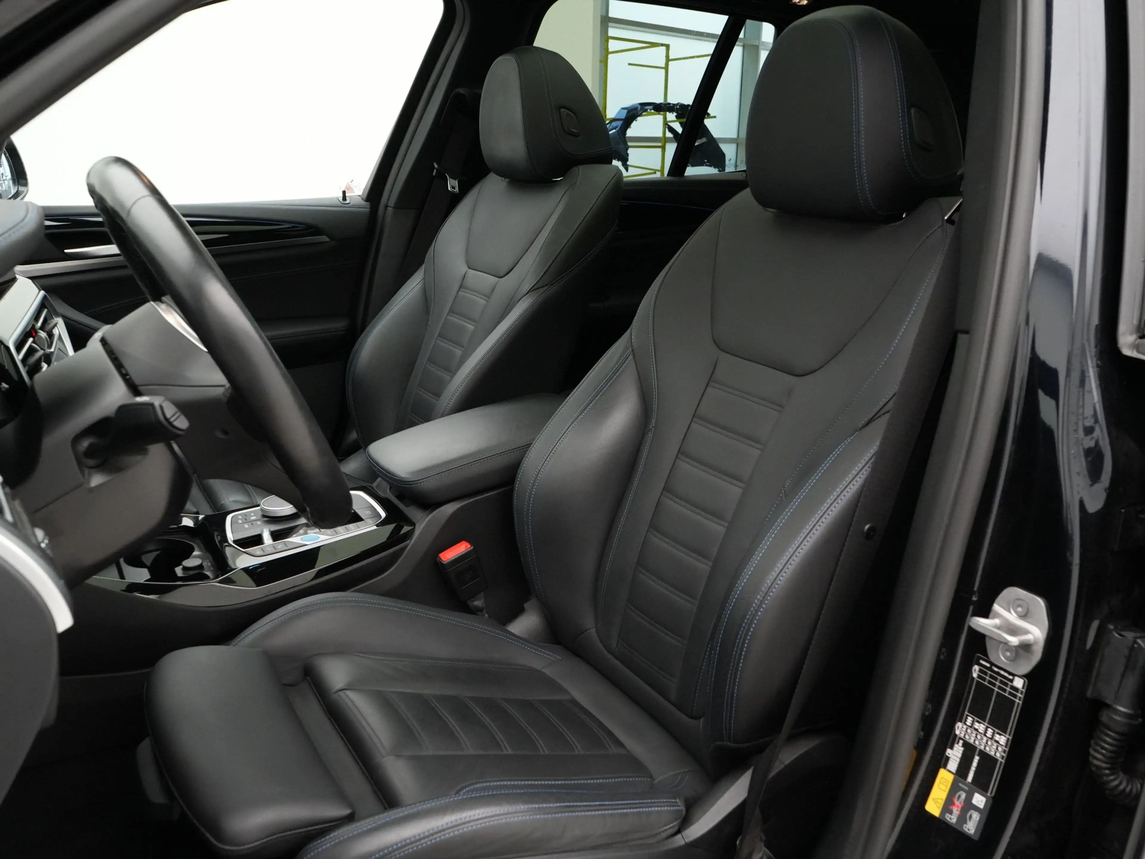 BMW iX3 High Executive Edition 80 kWh — photo 4