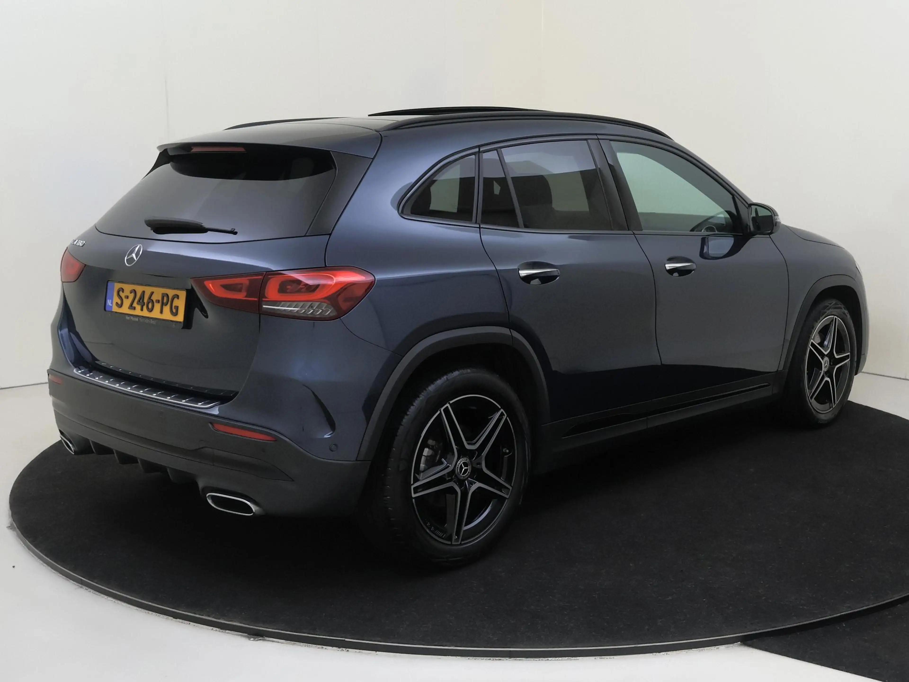 Mercedes-Benz GLA 180 Business Solution AMG — photo 4