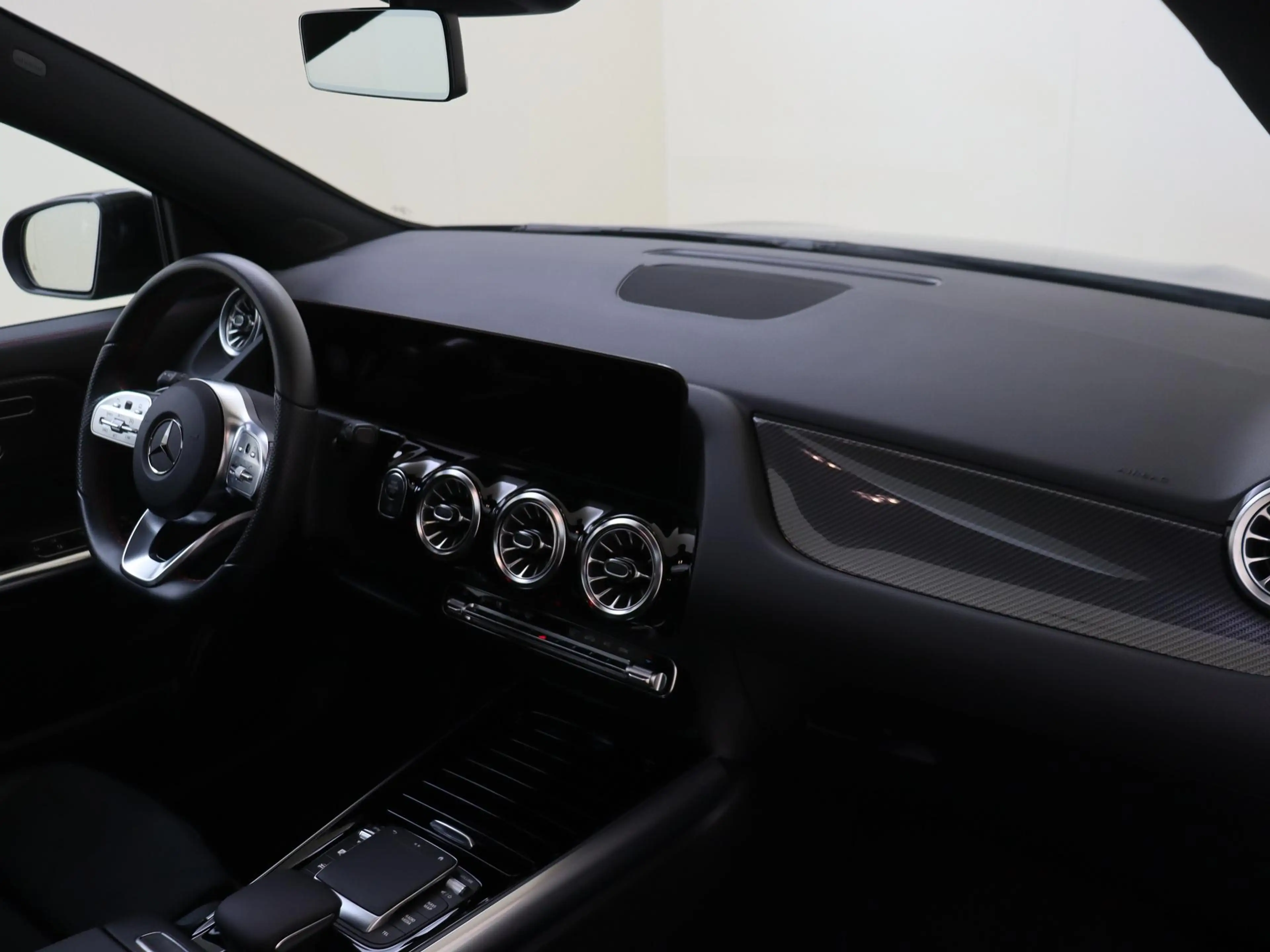 Mercedes-Benz GLA 180 Business Solution AMG — photo 5