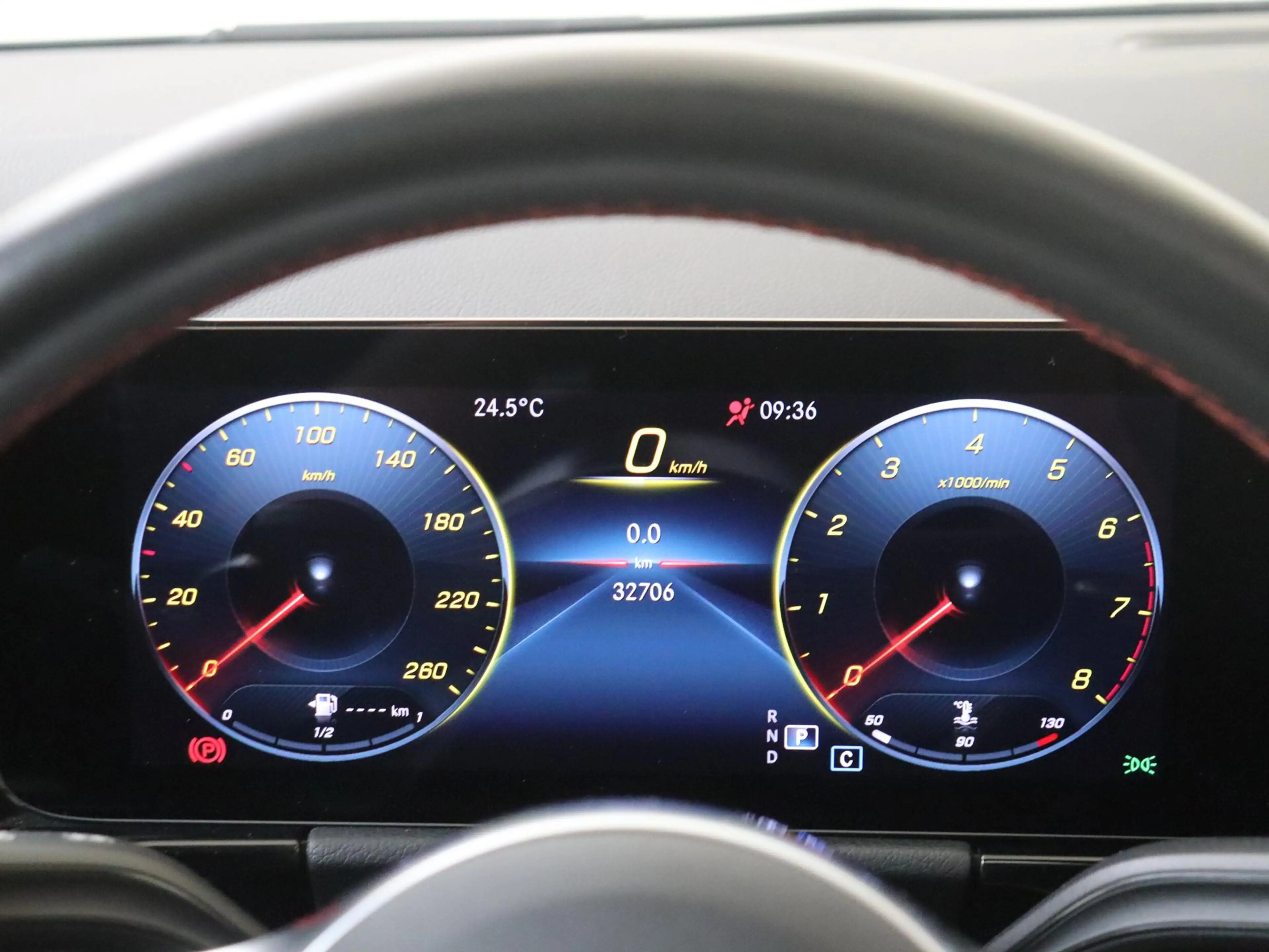 Mercedes-Benz GLA 180 Business Solution AMG — photo 12