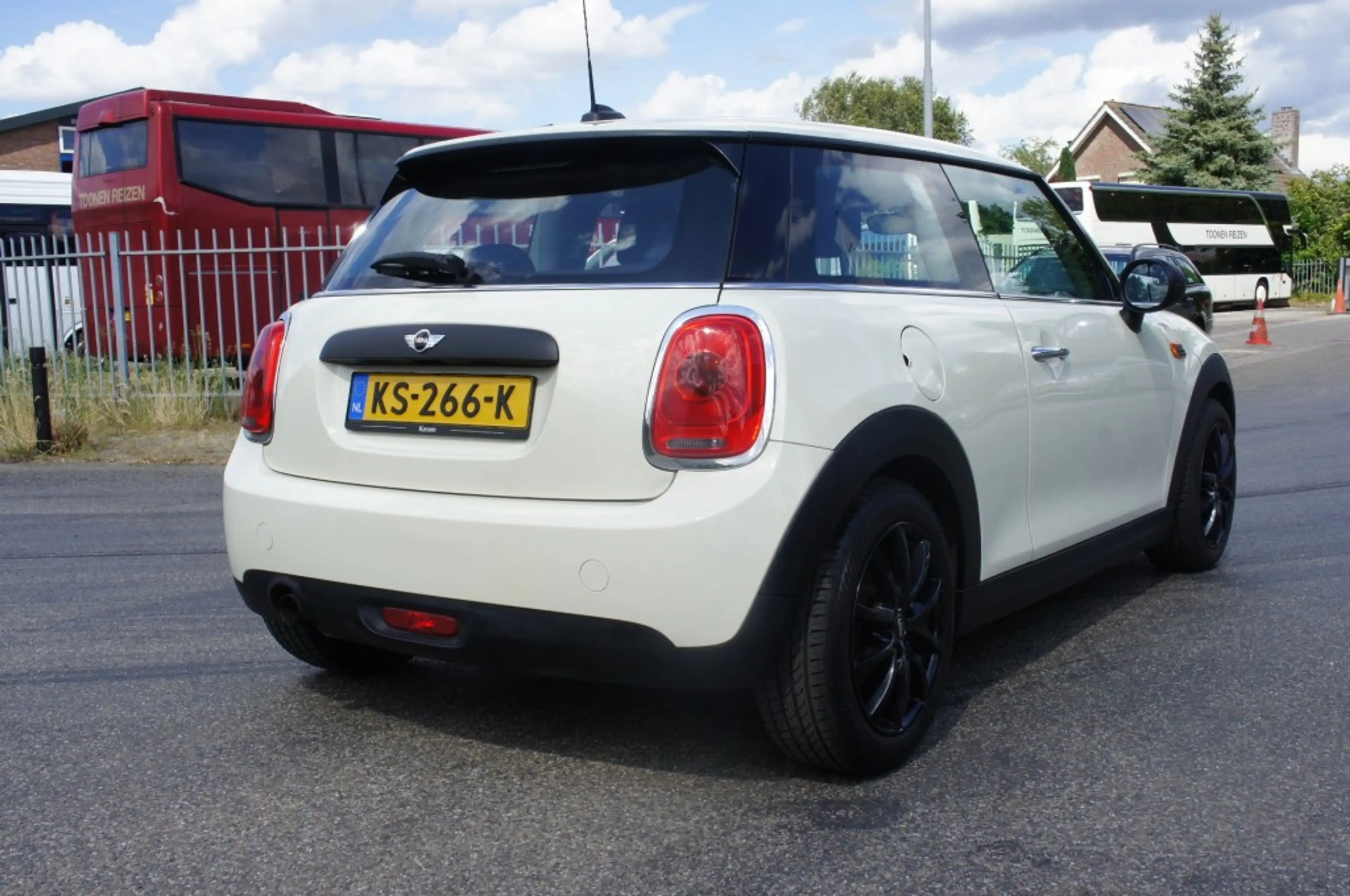 MINI One 1.2 ONE SALT BNS. 1eEIG NAVI/CRUISE/KEYLESS START — photo 4