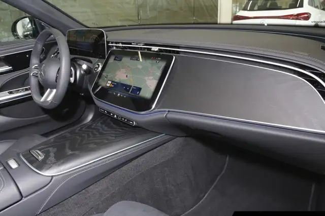 Mercedes-Benz E-Class view 7