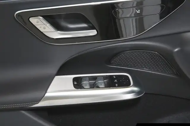 Mercedes-Benz E-Class view 14