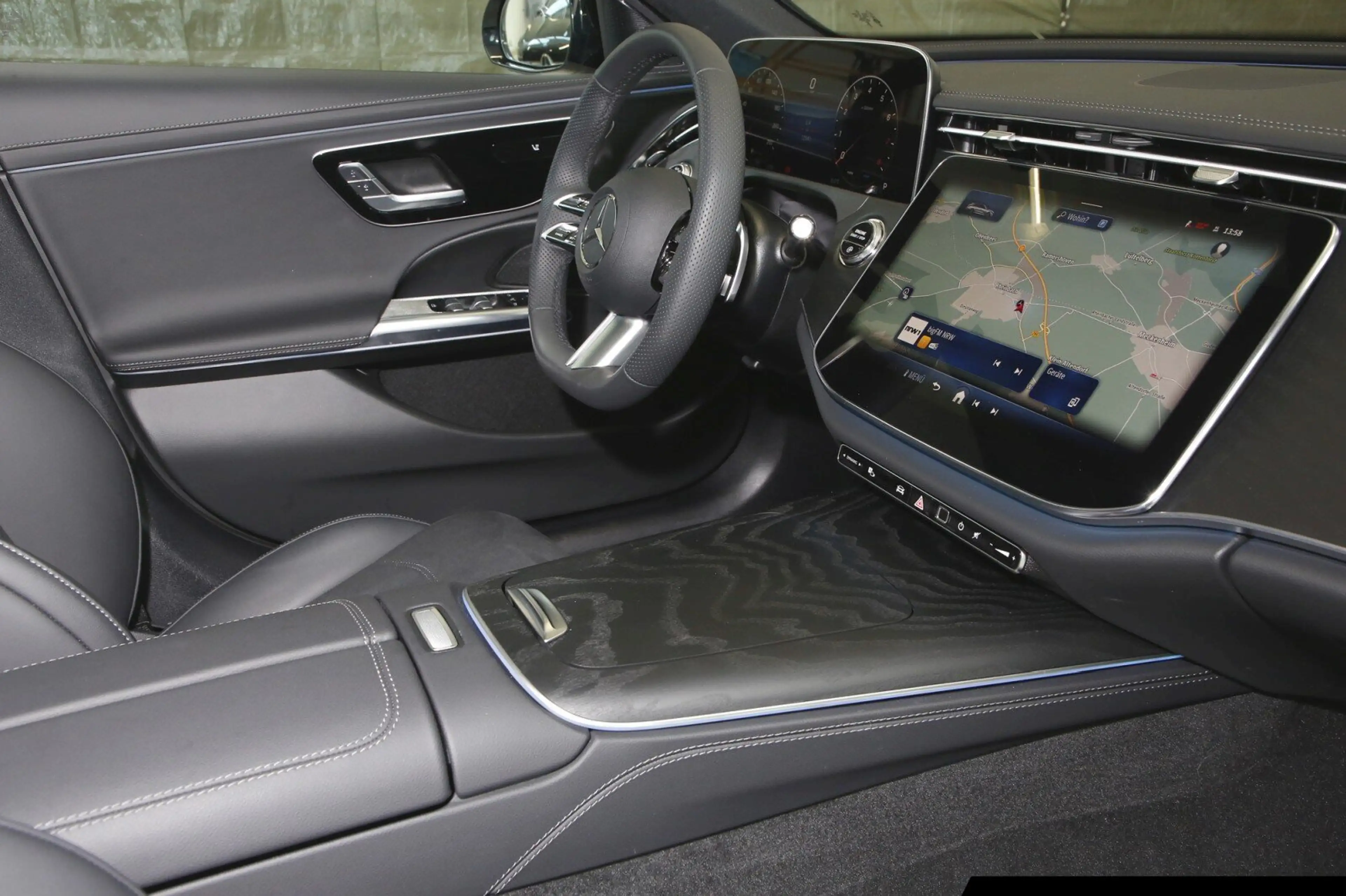 Mercedes-Benz E 200 E 200 T AMG Night/Pano/AHK/Totw./LED/ — photo 8