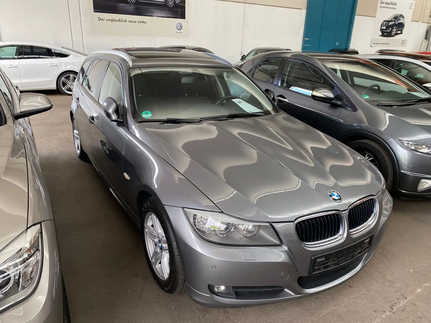 BMW 320 320d Touring Aut. Sport Line Сірий - 1