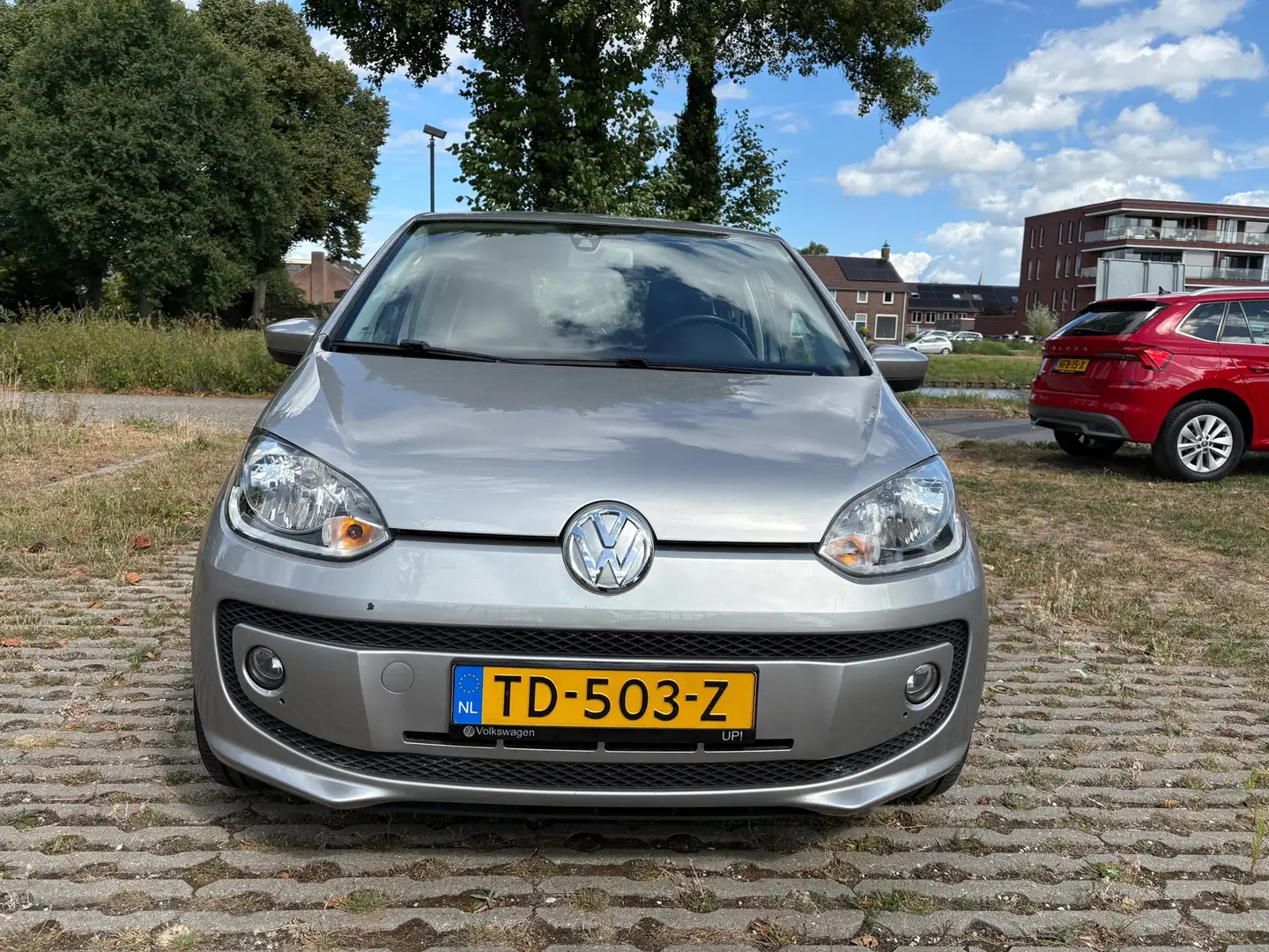 Volkswagen up! 1.0 high up! BlueMotion / airco / stoelverwarming Gris - 2