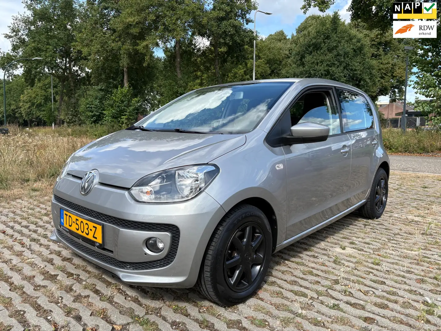 Volkswagen up! 1.0 high up! BlueMotion / airco / stoelverwarming Gris - 1