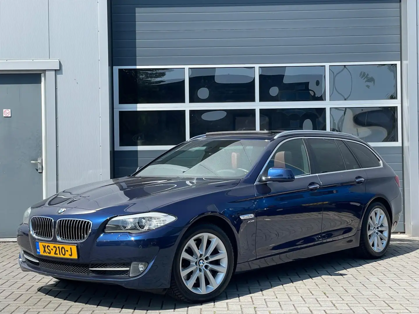 BMW 528 5-serie Touring 528xi High Executive | Panoramadak Blauw - 1