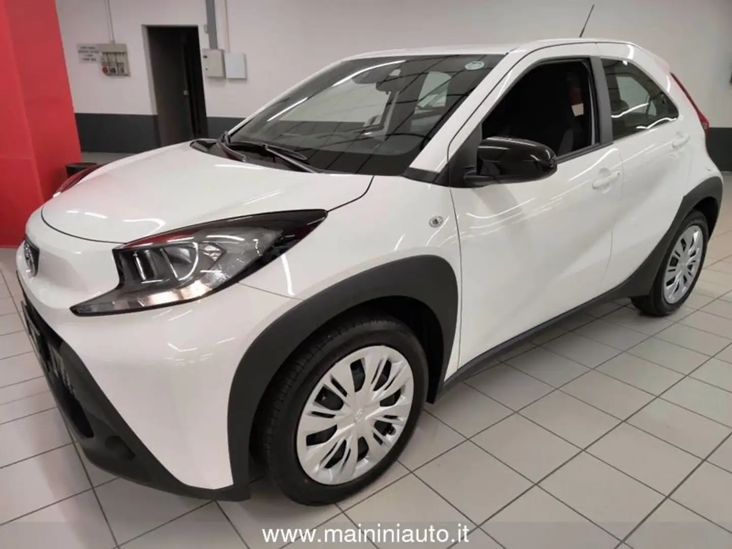 Toyota Aygo X 1.0 VVT-i 72cv 5p Active + Car Play "SUPER PROMO" Blanc - 1