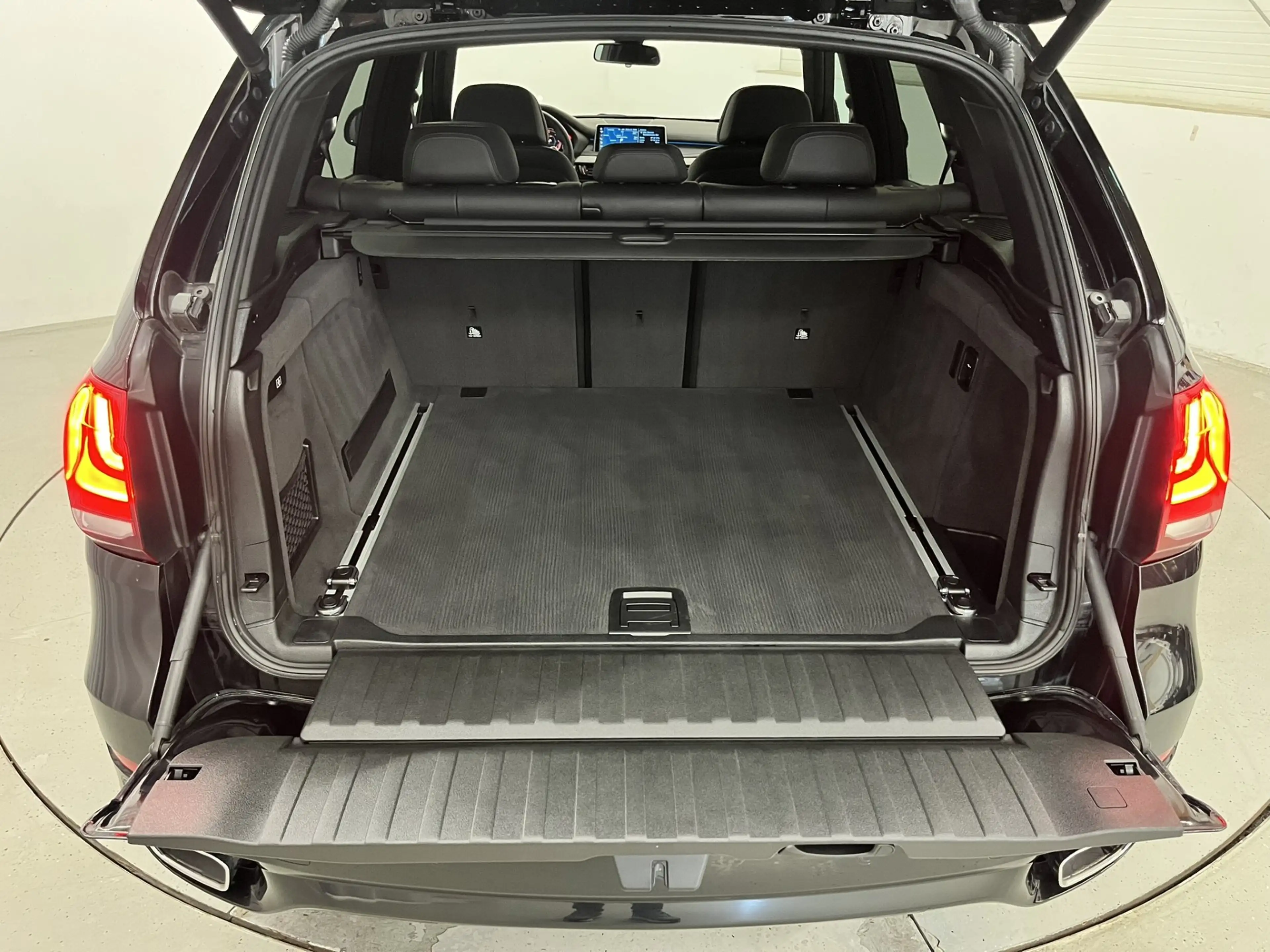 BMW X5 xDrive30d *M-Sportpaket / AHK / Head-Up / Soft-Close* — photo 15