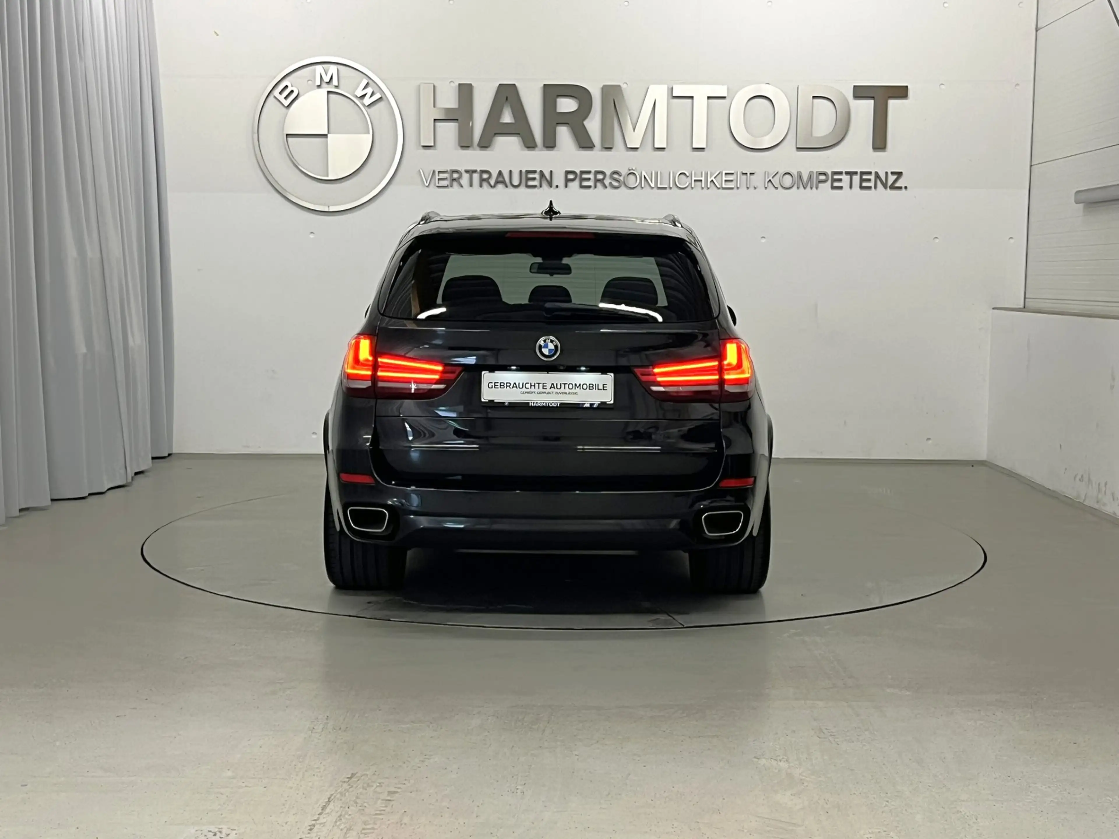 BMW X5 xDrive30d *M-Sportpaket / AHK / Head-Up / Soft-Close* — photo 4