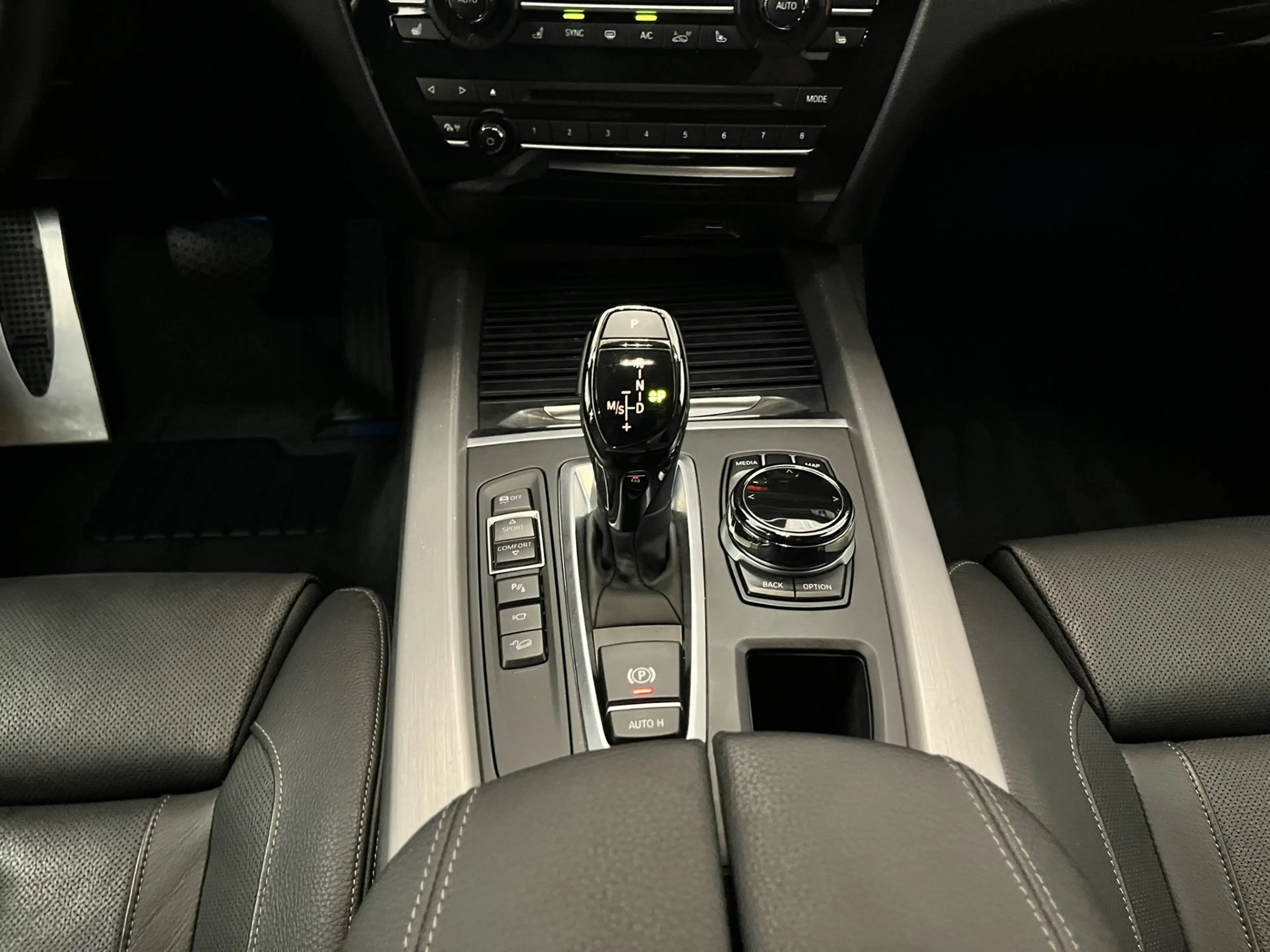 BMW X5 xDrive30d *M-Sportpaket / AHK / Head-Up / Soft-Close* — photo 12