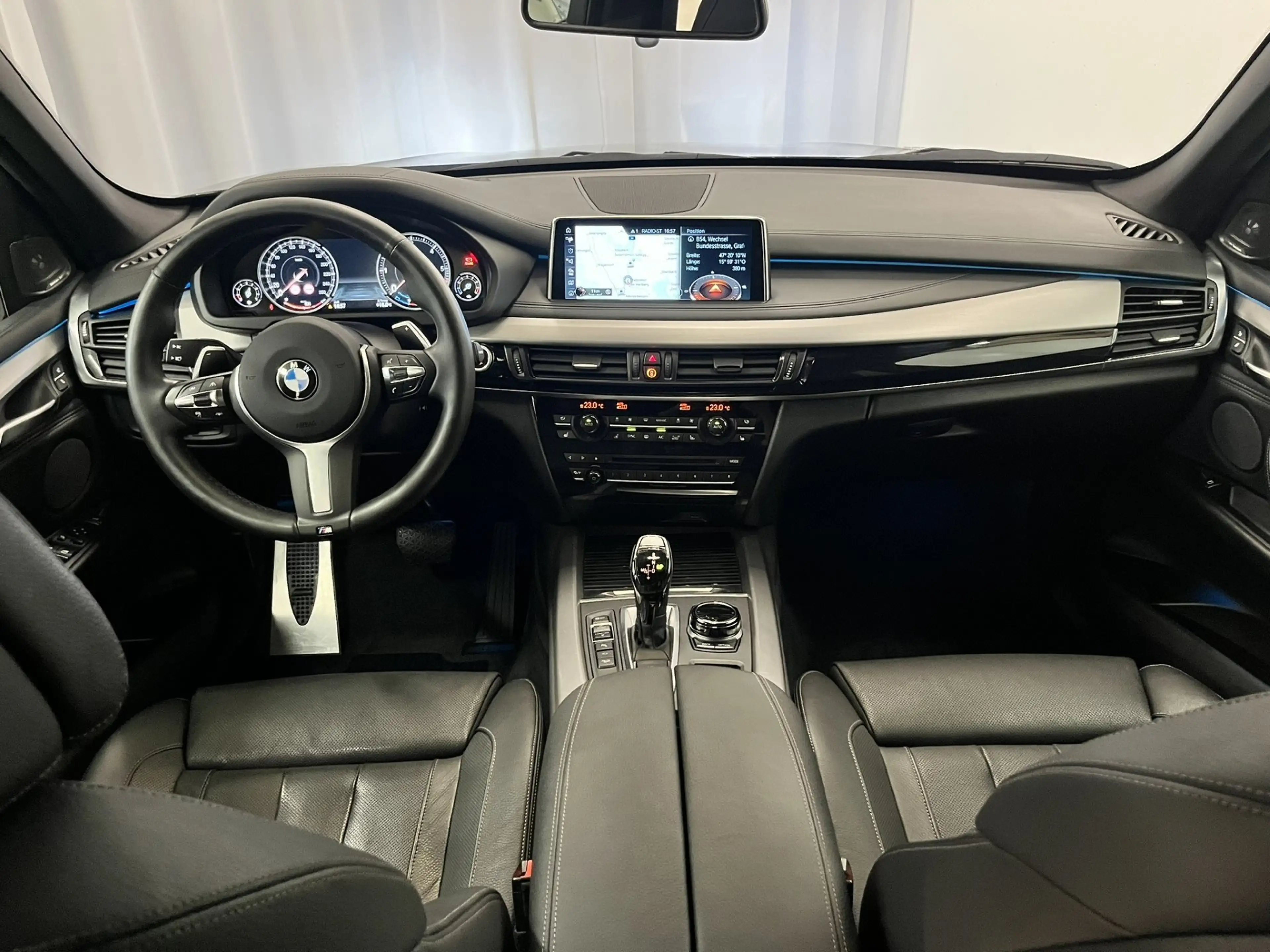BMW X5 xDrive30d *M-Sportpaket / AHK / Head-Up / Soft-Close* — photo 9