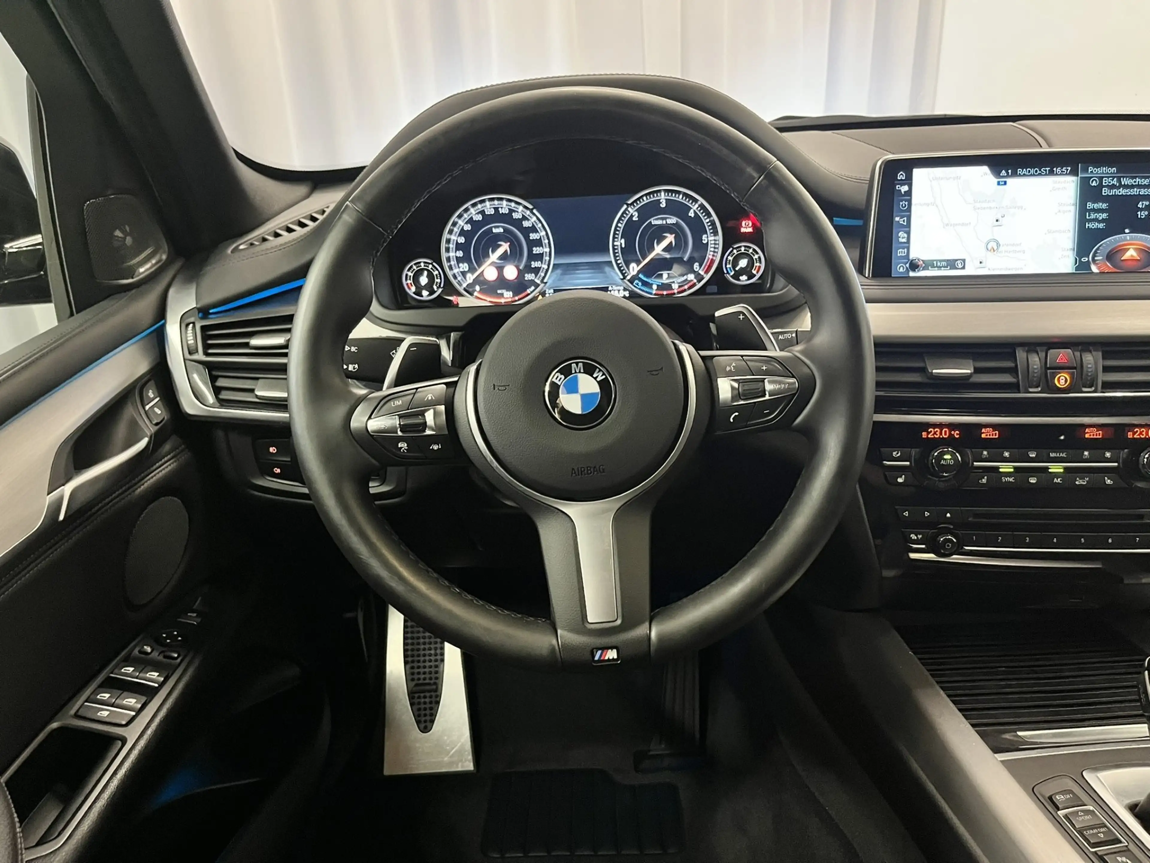 BMW X5 xDrive30d *M-Sportpaket / AHK / Head-Up / Soft-Close* — photo 10