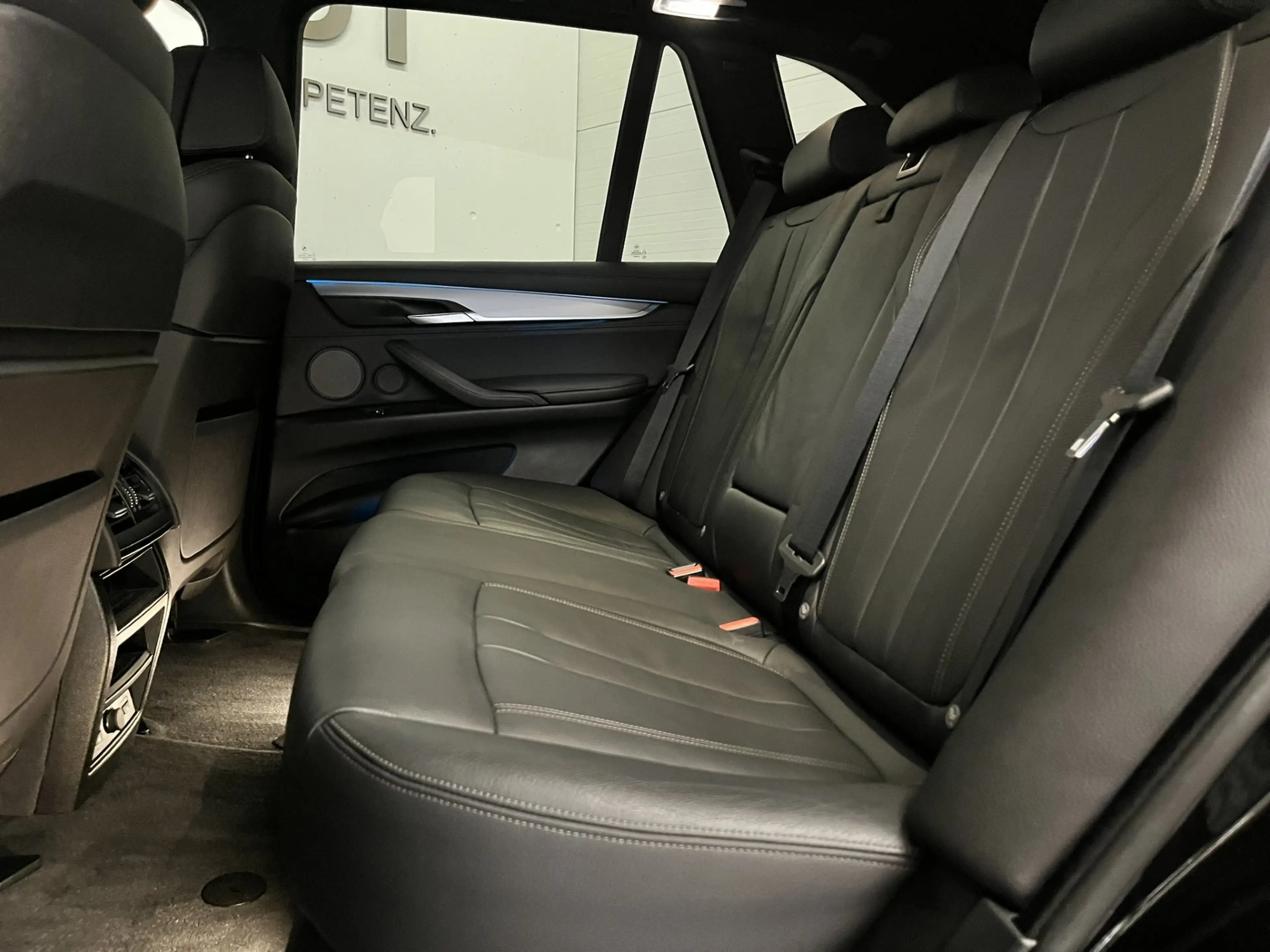 BMW X5 xDrive30d *M-Sportpaket / AHK / Head-Up / Soft-Close* — photo 14