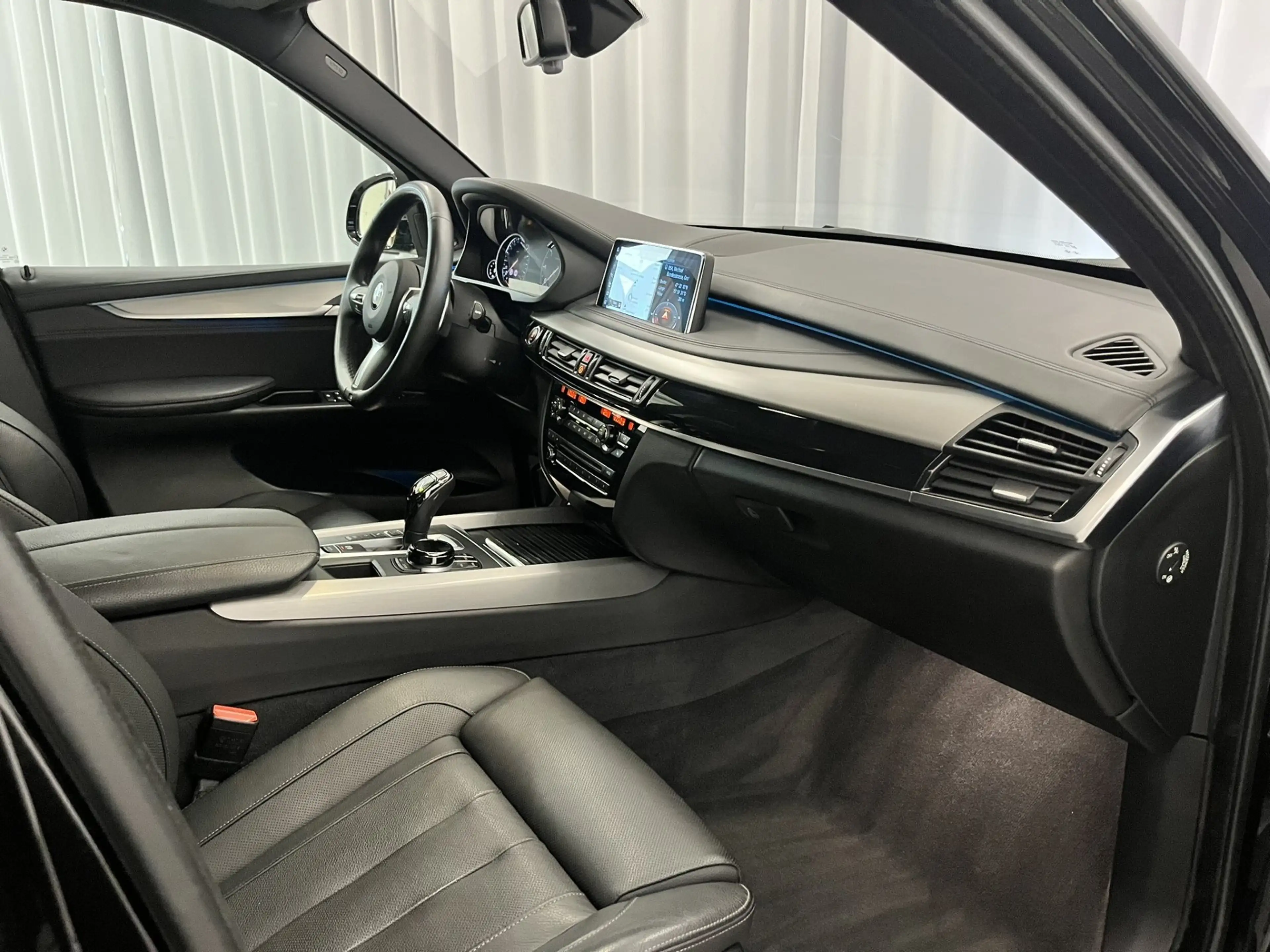 BMW X5 xDrive30d *M-Sportpaket / AHK / Head-Up / Soft-Close* — photo 8