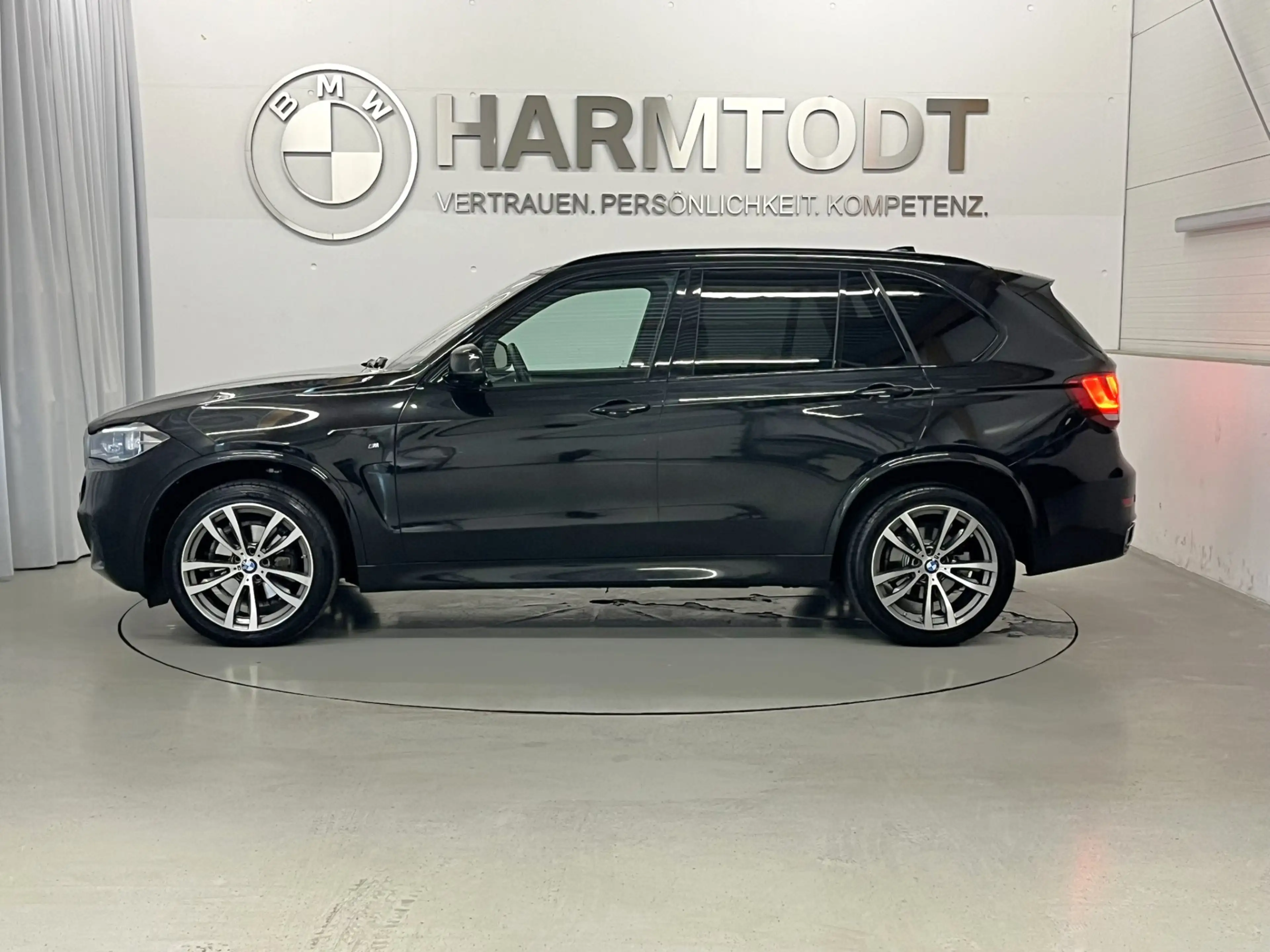 BMW X5 xDrive30d *M-Sportpaket / AHK / Head-Up / Soft-Close* — photo 3