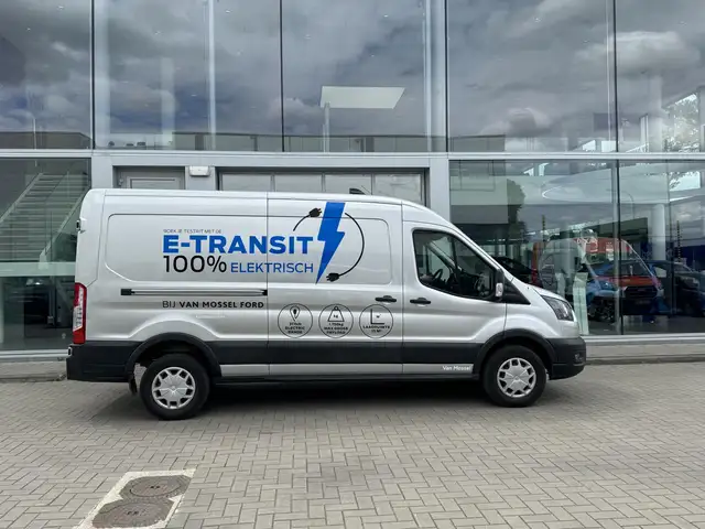 Ford Transit view 4