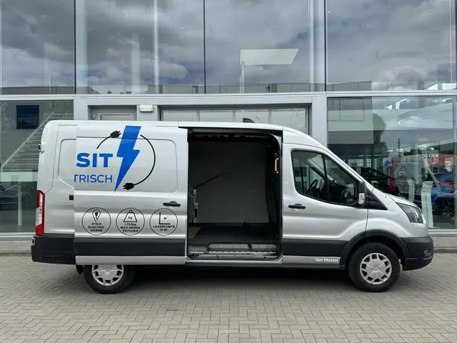 Ford Transit view 3