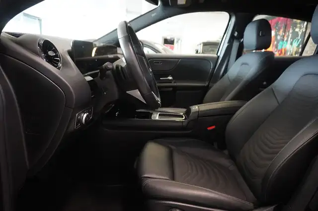 Mercedes-Benz Gla view 8