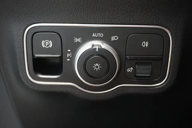 Mercedes-Benz Gla view 14