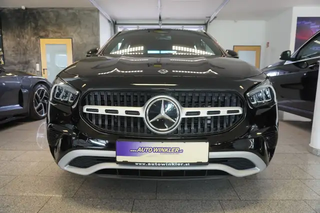 Mercedes-Benz Gla view 2