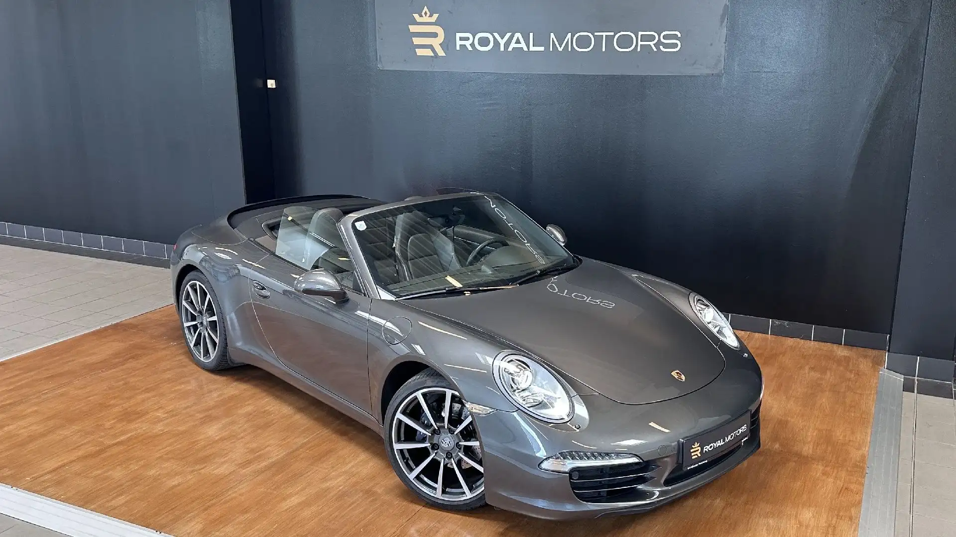 Porsche 911 Carrera Cabrio Grau - 2