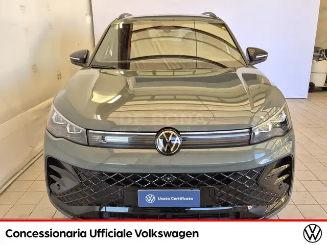 Volkswagen Tiguan view 3