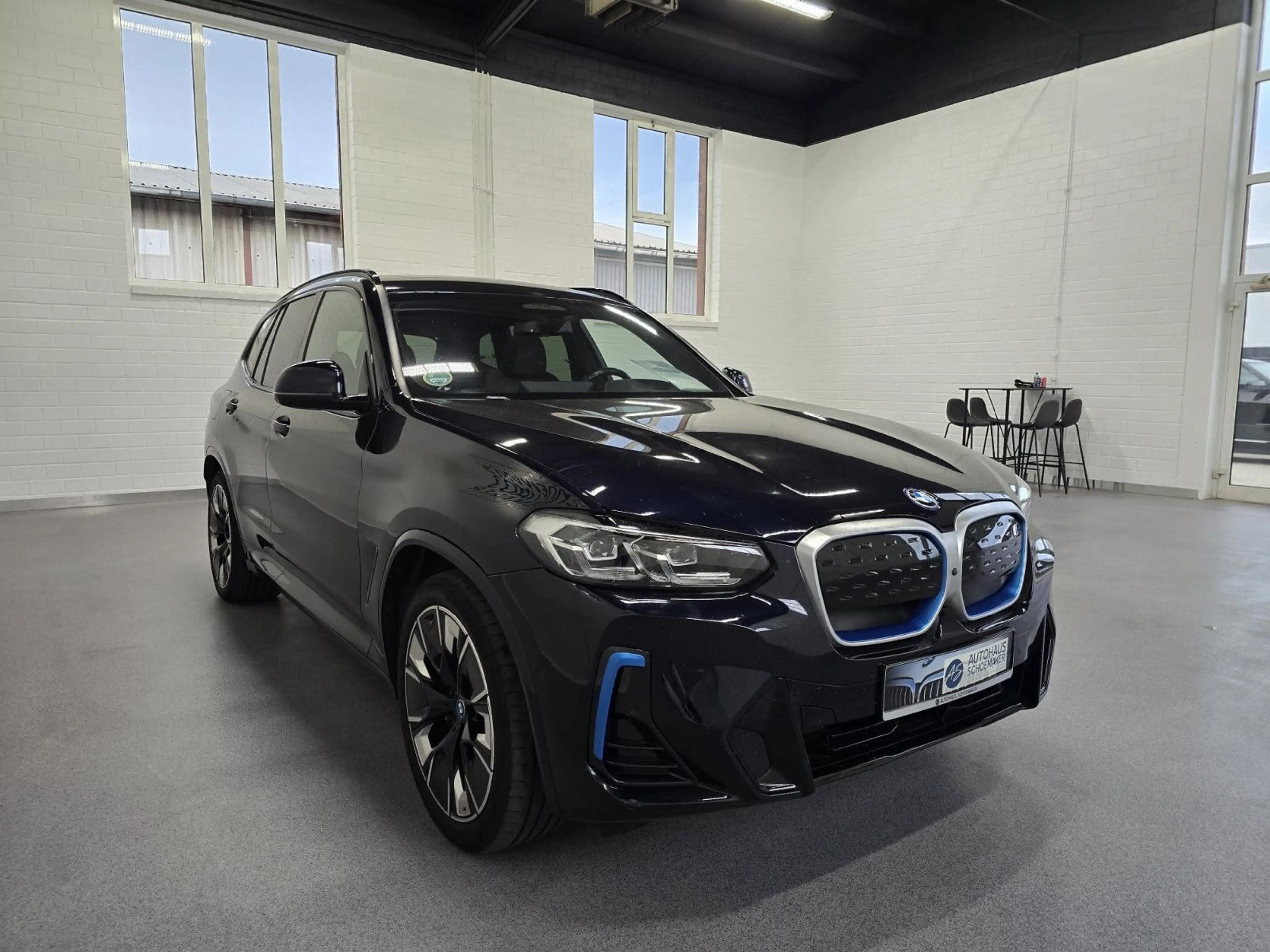 BMW iX3 Impressive*20´´360°,HUD,H&K,Pano,ACC,96%SOH — photo 3