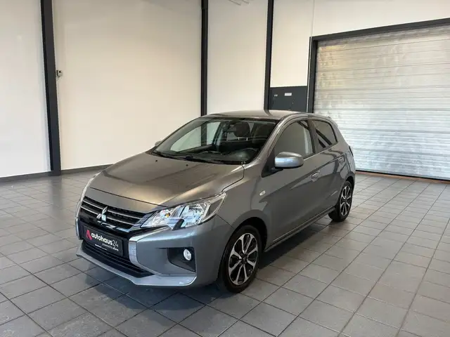 Mitsubishi Space Star view 3