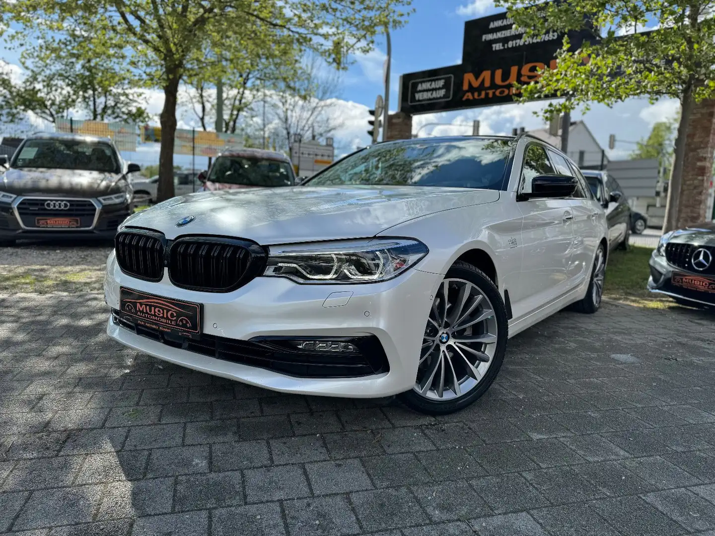 BMW 520 d Touring Luxury Line/LED/Navi/HeadUp Wit - 2