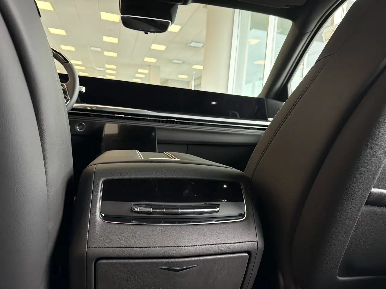 Cadillac Escalade снимка Cadillac Escalade