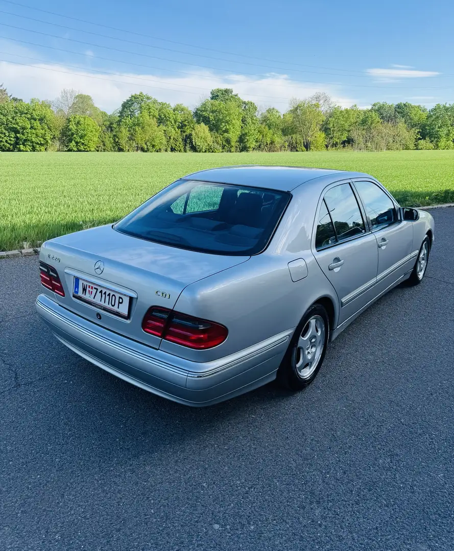 Mercedes-Benz E 220 Avantgarde CDI - 1