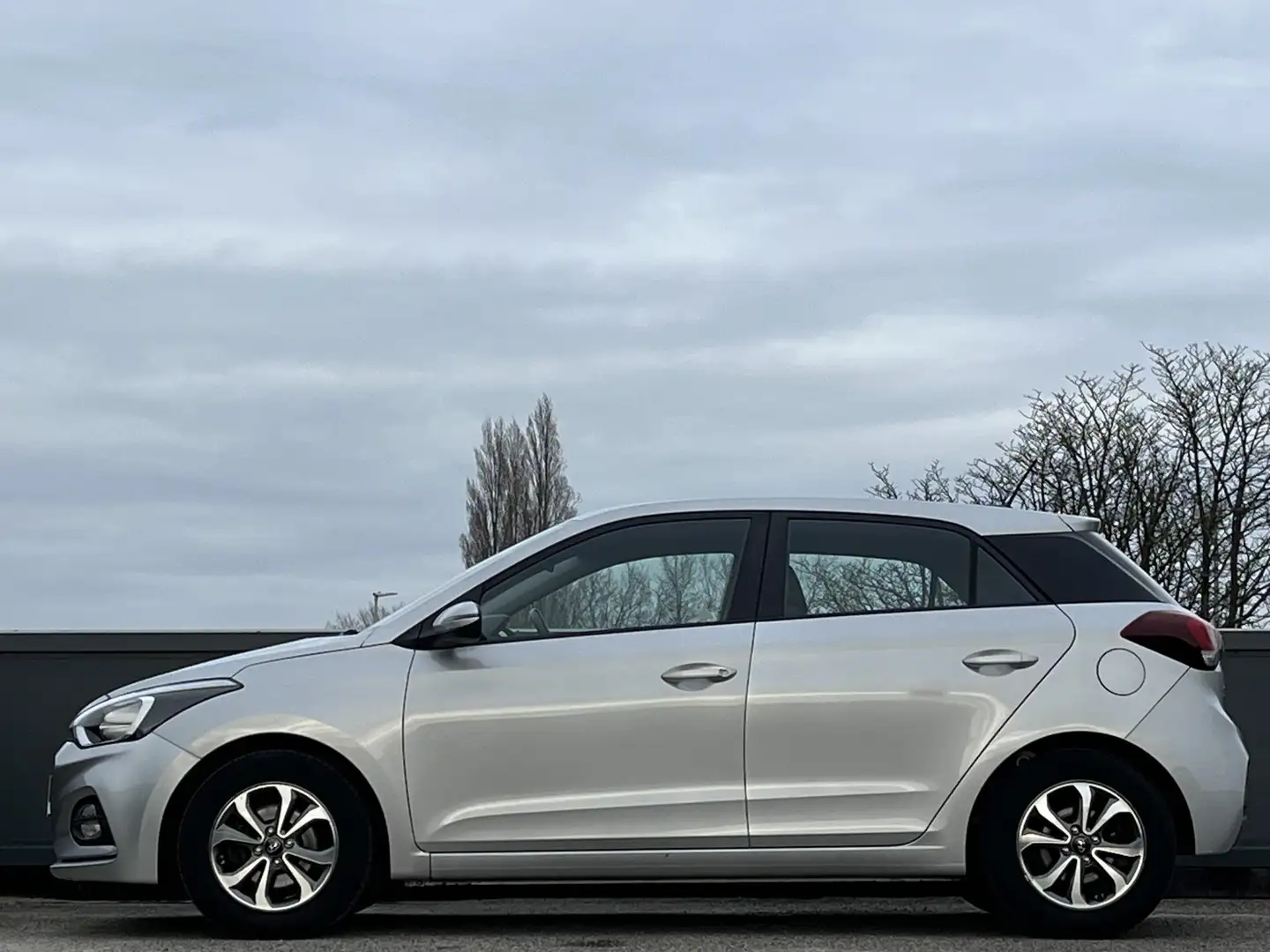 Hyundai i20 1.0 T-GDI 100PK Automaat Comfort | Geïntegreerde n Gris - 2