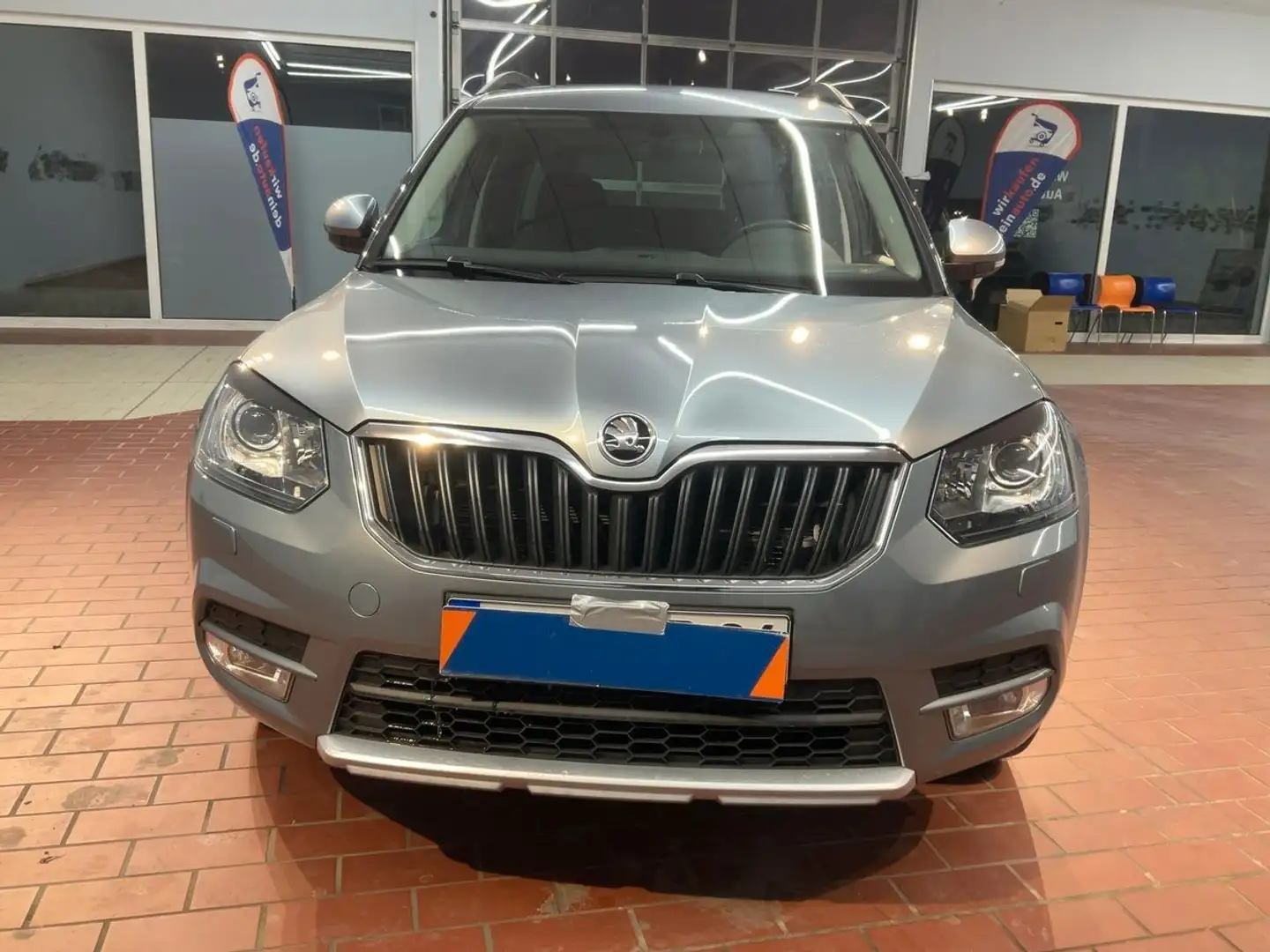Skoda Yeti 1.4 TSI Joy 4x4 *AHK*SHZ*NAV*TEM*PDC*BX* Gris - 2